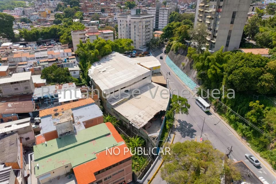 Comercial (Galpon - Deposito) en Venta en Baruta, Distrito Metropolitano - 2