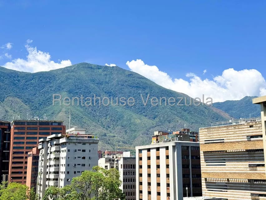 Apartamento (1 Nivel) en Alquiler en El Rosal, Distrito Metropolitano - 11