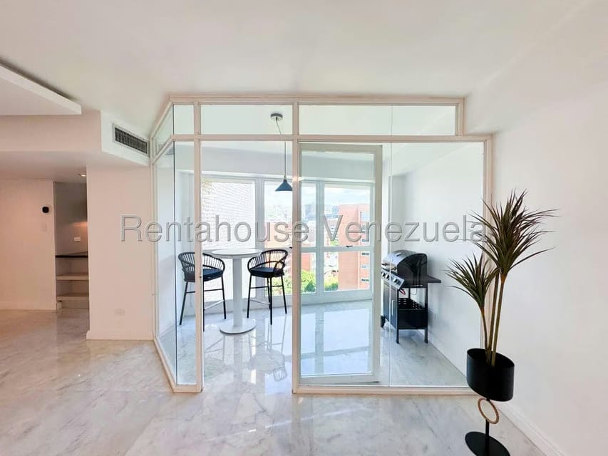 Apartamento (1 Nivel) en Alquiler en El Rosal, Distrito Metropolitano - 17