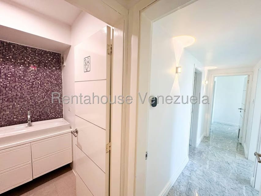 Apartamento (1 Nivel) en Alquiler en El Rosal, Distrito Metropolitano - 30