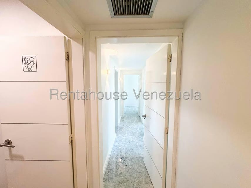 Apartamento (1 Nivel) en Alquiler en El Rosal, Distrito Metropolitano - 31