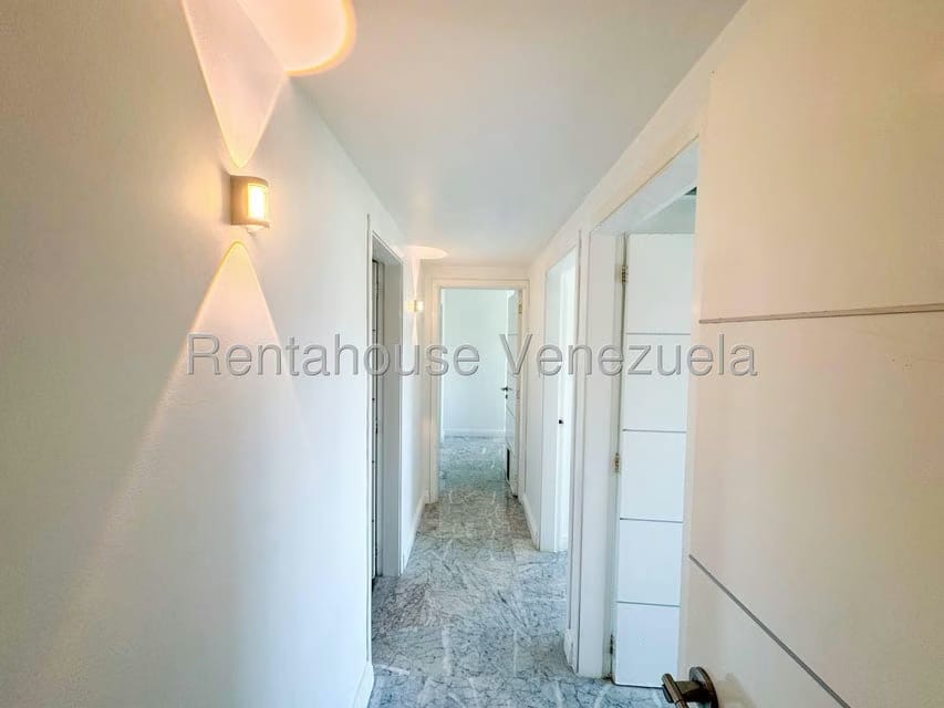 Apartamento (1 Nivel) en Alquiler en El Rosal, Distrito Metropolitano - 32