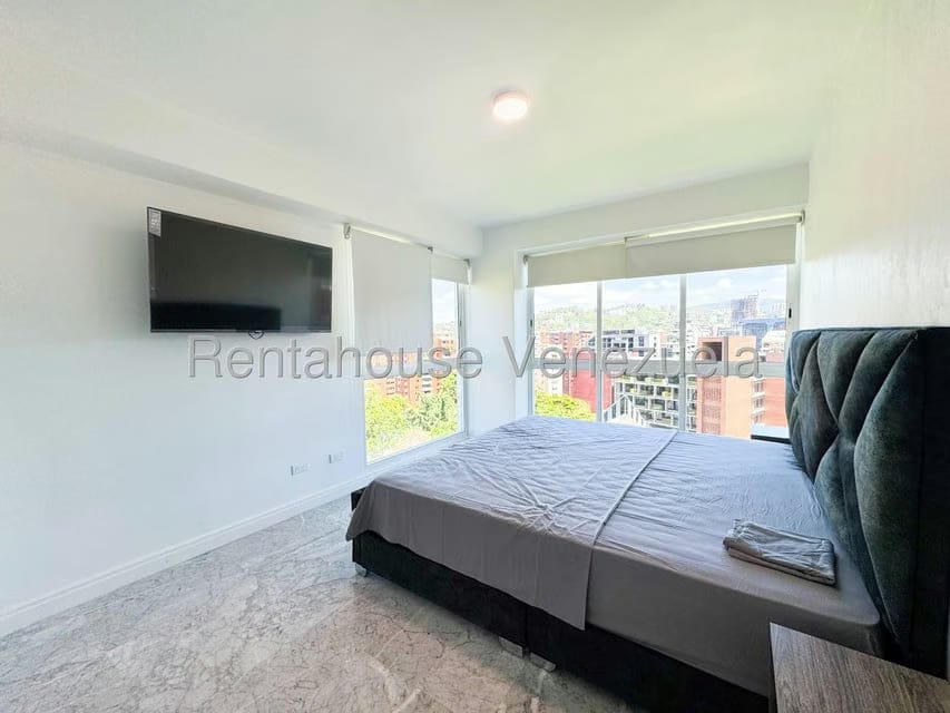 Apartamento (1 Nivel) en Alquiler en El Rosal, Distrito Metropolitano - 33