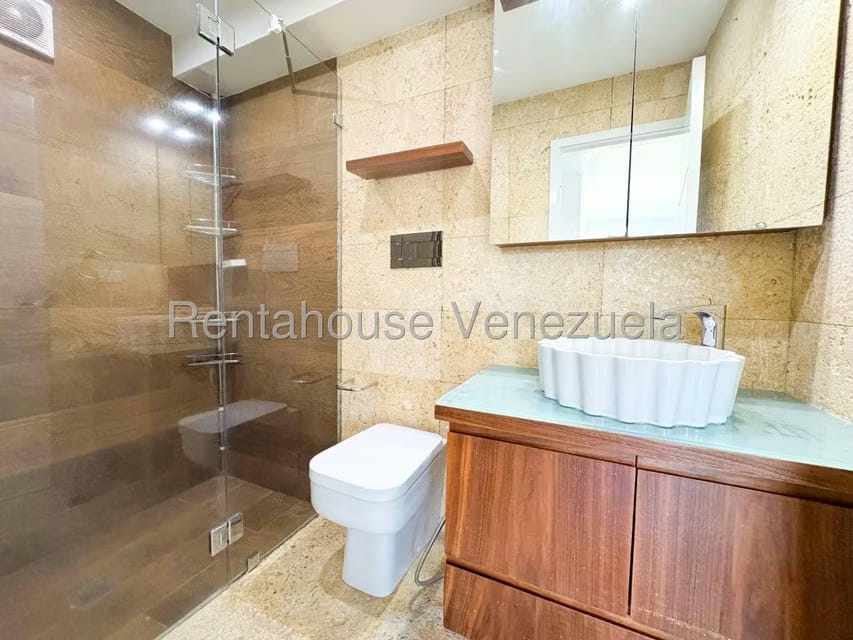 Apartamento (1 Nivel) en Alquiler en El Rosal, Distrito Metropolitano - 37