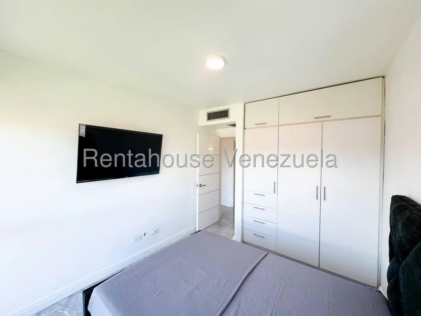 Apartamento (1 Nivel) en Alquiler en El Rosal, Distrito Metropolitano - 40