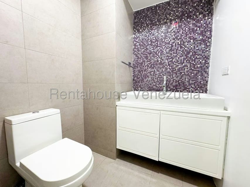 Apartamento (1 Nivel) en Alquiler en El Rosal, Distrito Metropolitano - 50