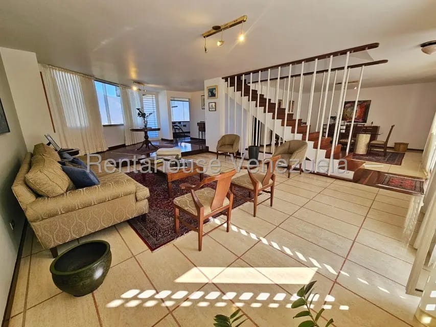 Casa (Duplex) en Venta en Los Naranjos del Cafetal, Distrito Metropolitano - 2