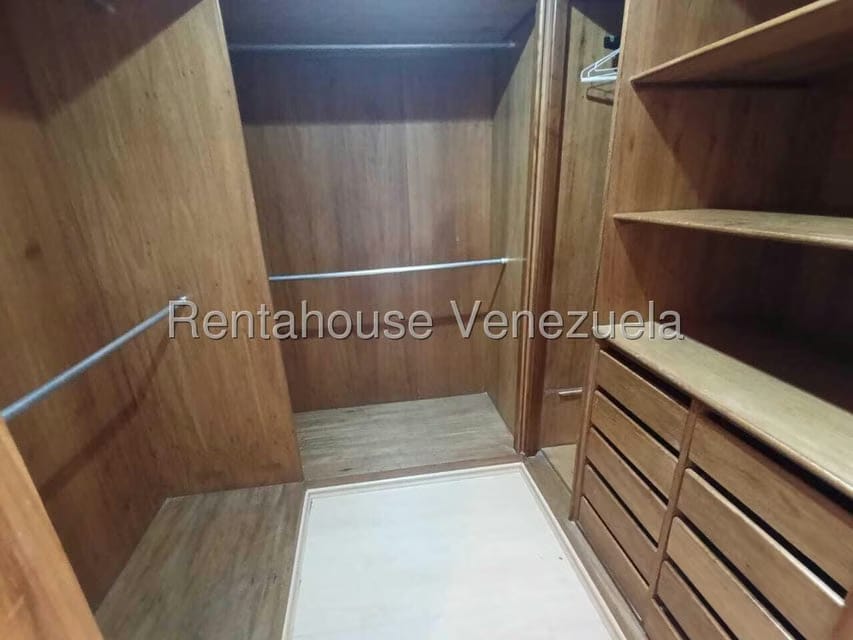Apartamento (1 Nivel) en Alquiler en Campo Alegre, Distrito Metropolitano - 28