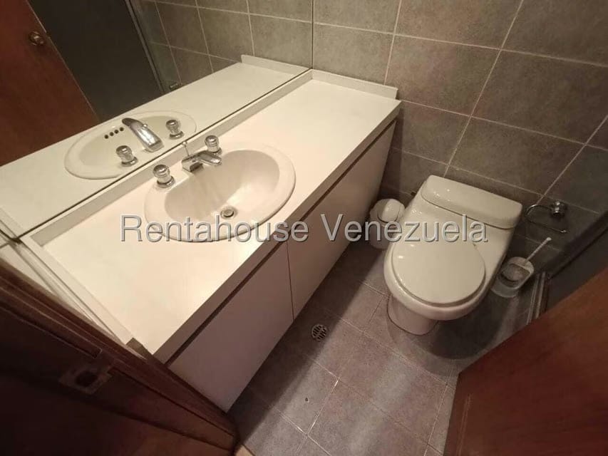 Apartamento (1 Nivel) en Alquiler en Campo Alegre, Distrito Metropolitano - 33