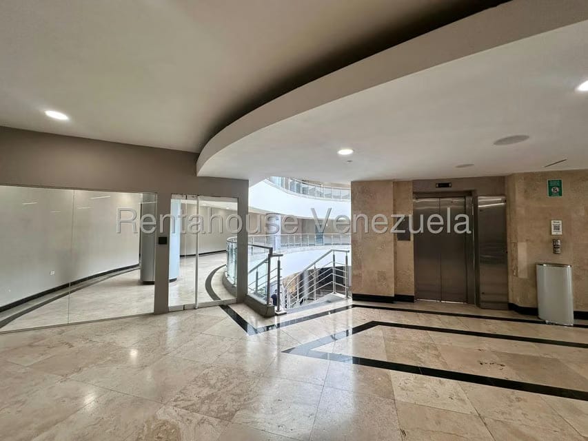 Comercial (Oficina) en Venta en Cerro Verde, Distrito Metropolitano - 5