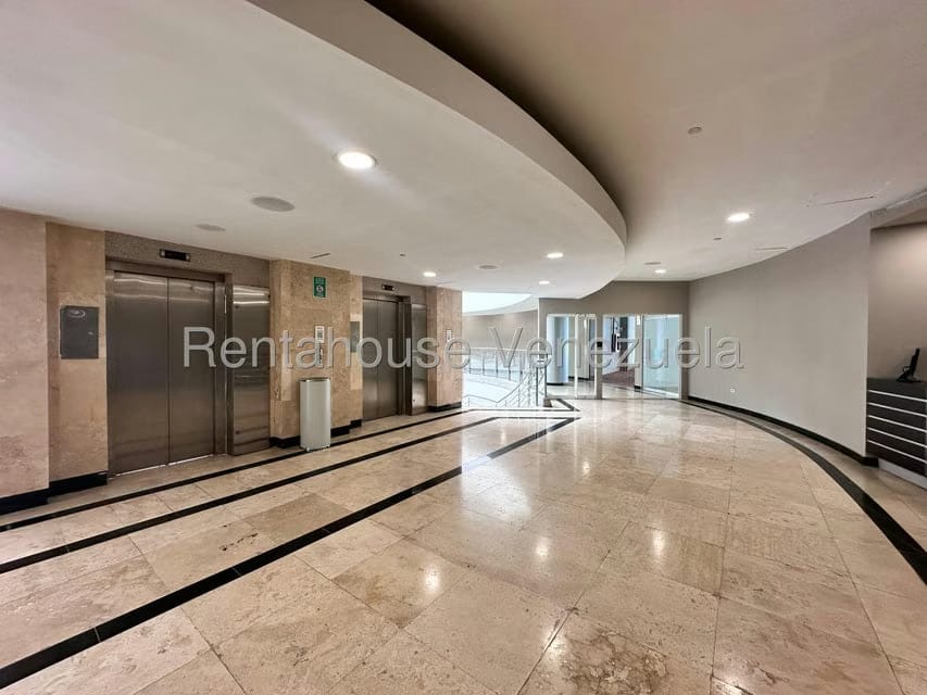 Comercial (Oficina) en Venta en Cerro Verde, Distrito Metropolitano - 6