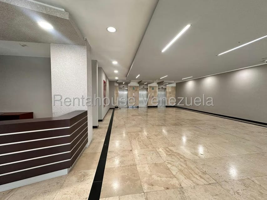 Comercial (Oficina) en Venta en Cerro Verde, Distrito Metropolitano - 7