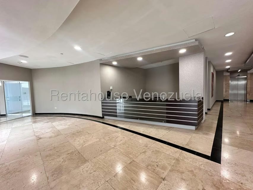 Comercial (Oficina) en Venta en Cerro Verde, Distrito Metropolitano - 10