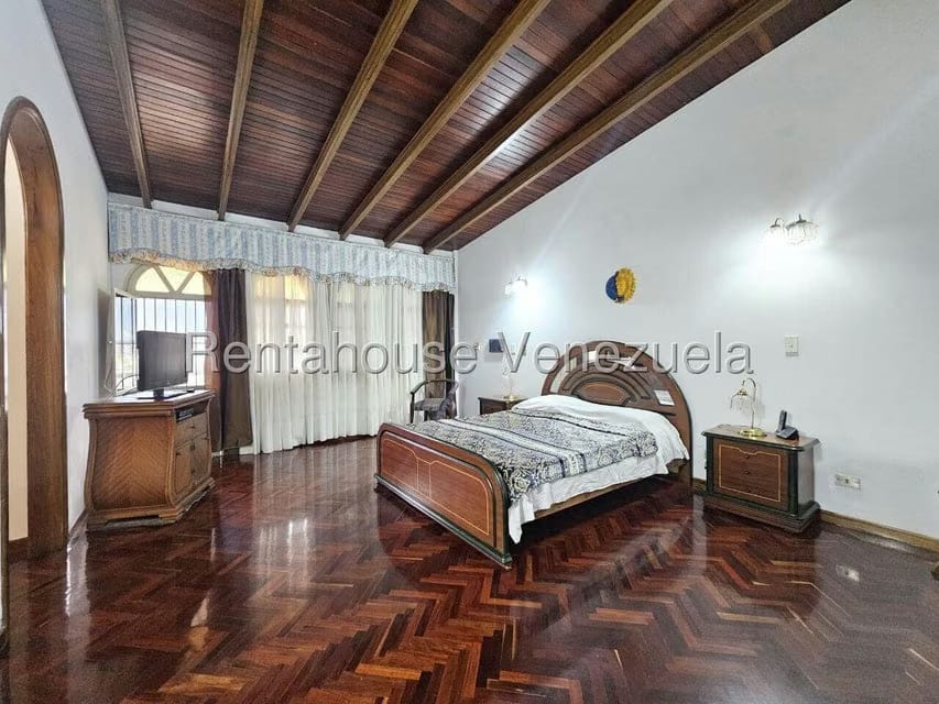 Casa (Multipes Niveles) en Venta en Colinas de La California, Distrito Metropolitano - 70