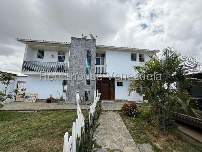 Casa (Multipes Niveles) en Venta en Cumbres de Curumo, Distrito Metropolitano