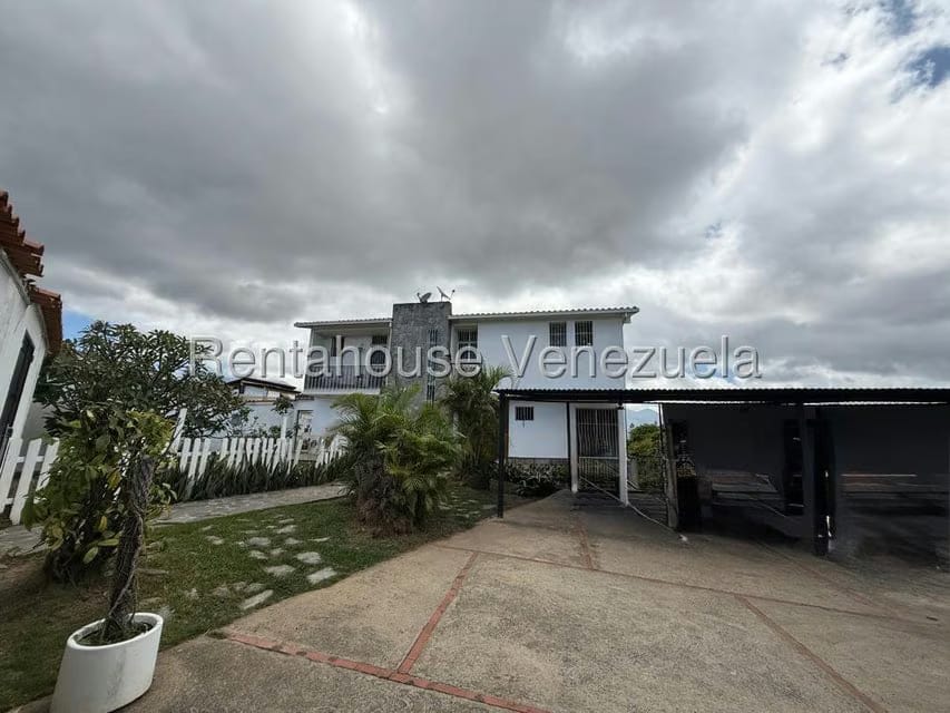 Casa (Multipes Niveles) en Venta en Cumbres de Curumo, Distrito Metropolitano - 2