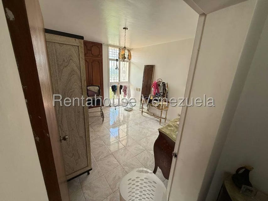 Casa (Multipes Niveles) en Venta en Cumbres de Curumo, Distrito Metropolitano - 9