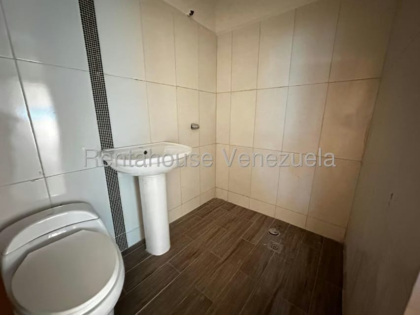 Comercial (Local Comercial) en Alquiler en Parroquia Concepcion, Lara - 11