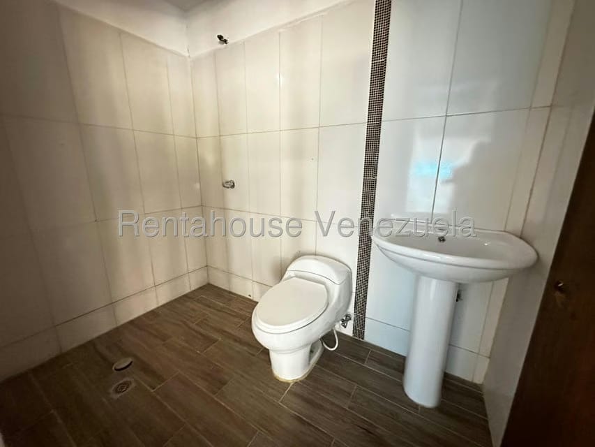 Comercial (Local Comercial) en Alquiler en Parroquia Concepcion, Lara - 24