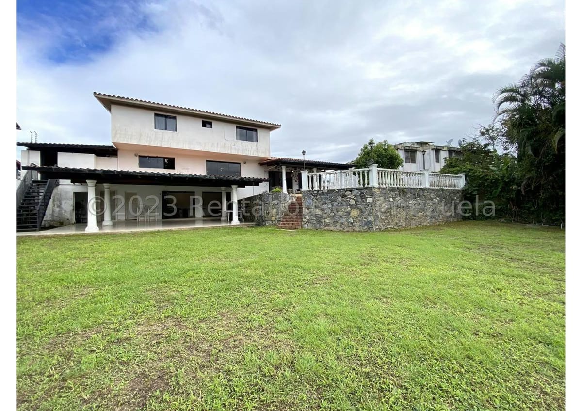 CASA EN VENTA SELENE MARIN – MLS#23-2978