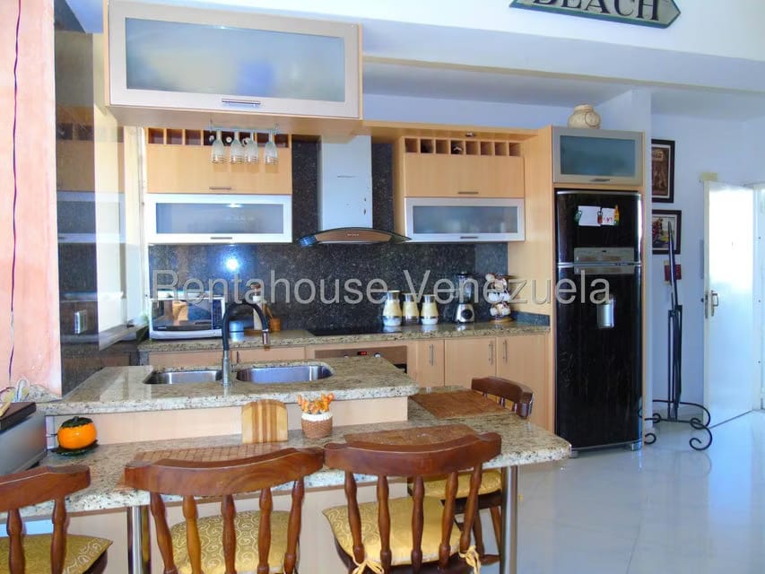 Apartamento (1 Nivel) en Venta en Playa Grande, Vargas - 4