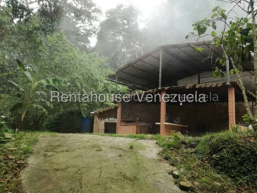 Terreno (Finca) en Venta en La Colonia Tovar, Aragua