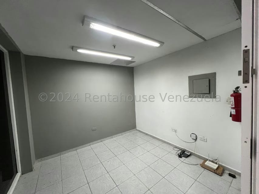 Comercial (Local Comercial) en Alquiler en Prados del Este, Distrito Metropolitano - 7