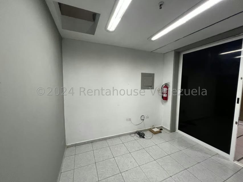 Comercial (Local Comercial) en Alquiler en Prados del Este, Distrito Metropolitano - 8