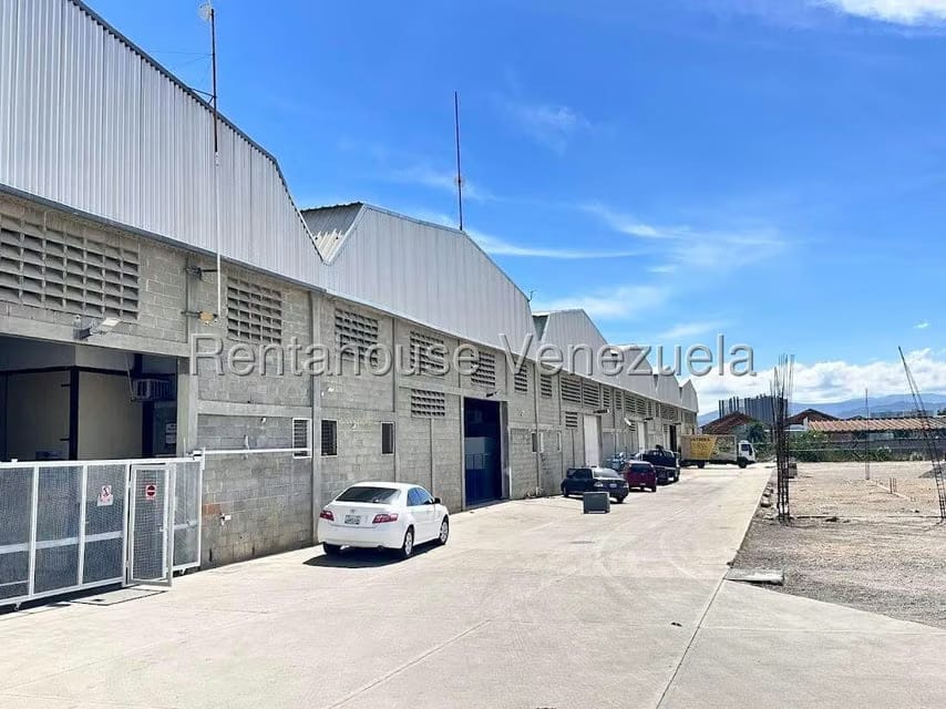 Comercial (Galpon - Deposito) en Alquiler en Zona Industrial 2, Lara