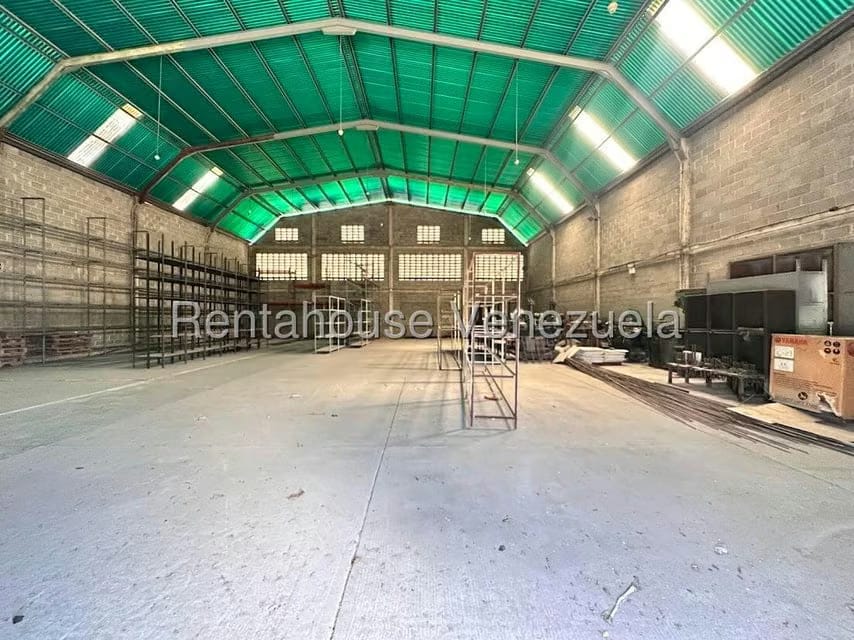 Comercial (Galpon - Deposito) en Alquiler en Zona Industrial 2, Lara - 2