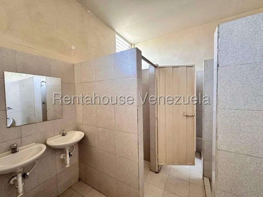 Comercial (Galpon - Deposito) en Alquiler en Zona Industrial 2, Lara - 11