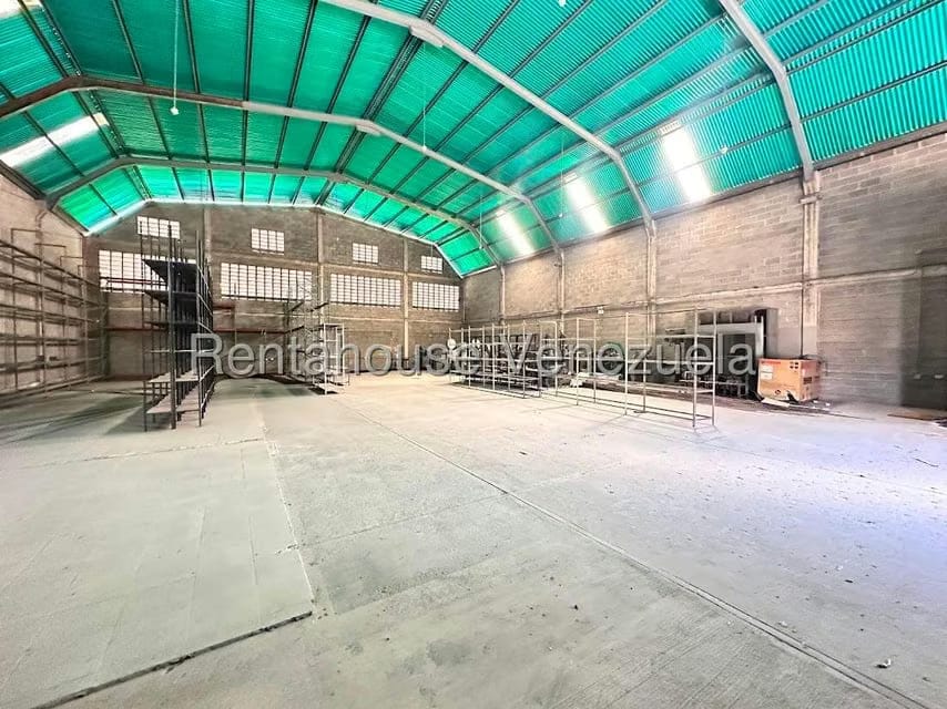 Comercial (Galpon - Deposito) en Alquiler en Zona Industrial 2, Lara - 3