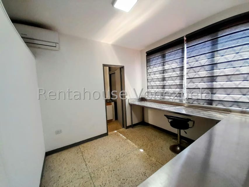 Comercial (Consultorio Medico) en Alquiler en Centro, Lara - 11
