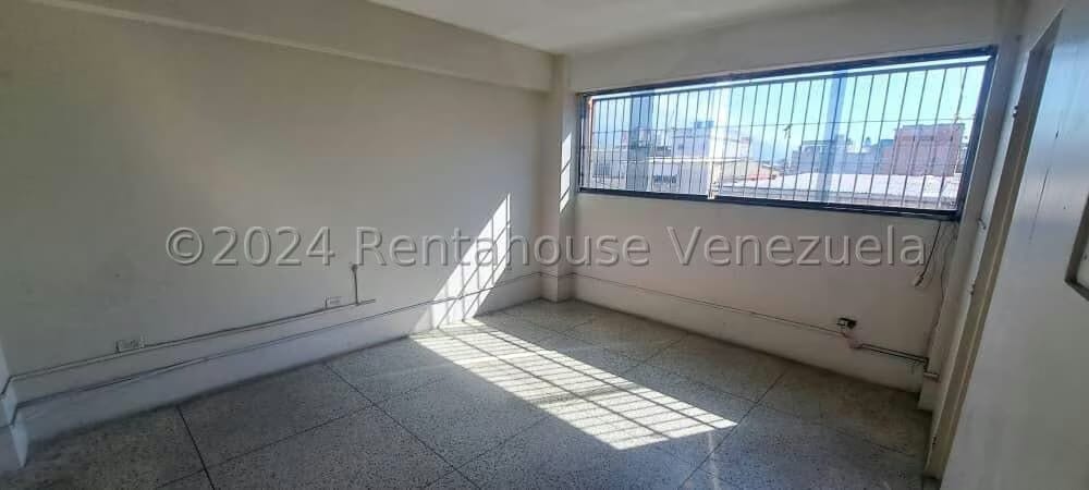Comercial (Local Comercial) en Venta en Catia, Distrito Metropolitano - 94