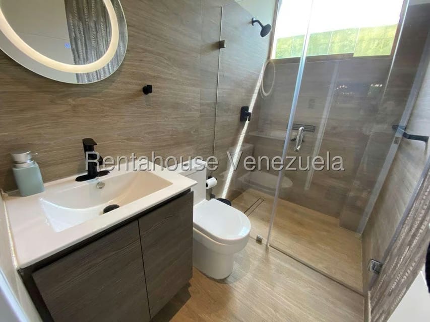 Casa (Duplex) en Venta en Colinas del Tamanaco, Distrito Metropolitano - 30