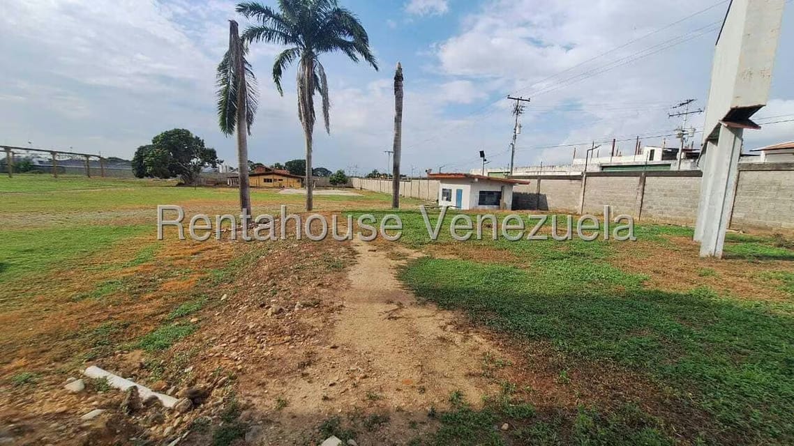 Comercial (Galpon - Deposito) en Alquiler en Avenida Bolivar, Merida - 3