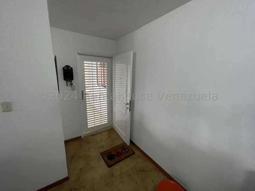 Apartamento (1 Nivel) en Alquiler en Colinas de La Tahona, Distrito Metropolitano - 11