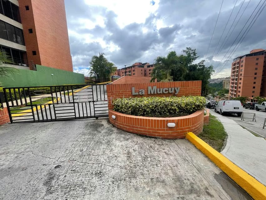 Apartamento (1 Nivel) en Alquiler en Colinas de La Tahona, Distrito Metropolitano - 3