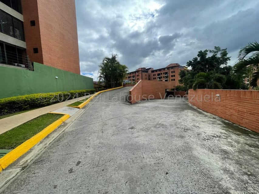 Apartamento (1 Nivel) en Alquiler en Colinas de La Tahona, Distrito Metropolitano - 4