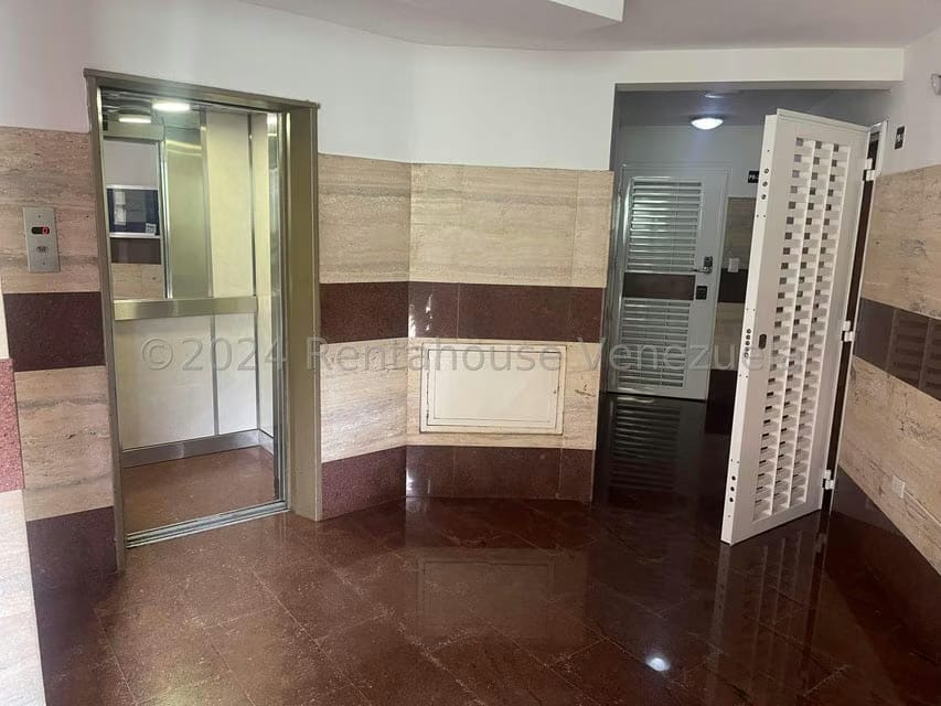 Apartamento (1 Nivel) en Alquiler en Colinas de La Tahona, Distrito Metropolitano - 8