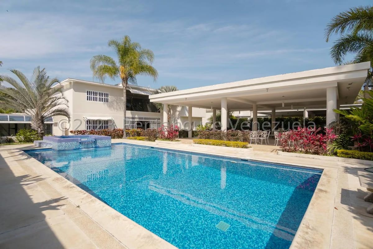 CASA EN VENTA-SELENE MARIN NOBREGA- MLS#23-24854