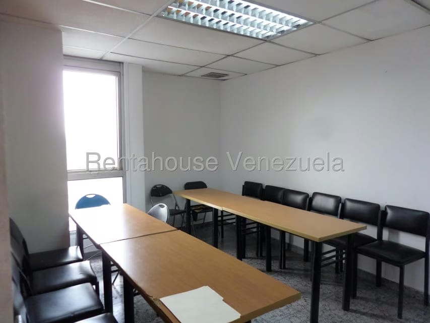 Comercial (Oficina) en Alquiler en Los Cortijos de Lourdes, Distrito Metropolitano - 2