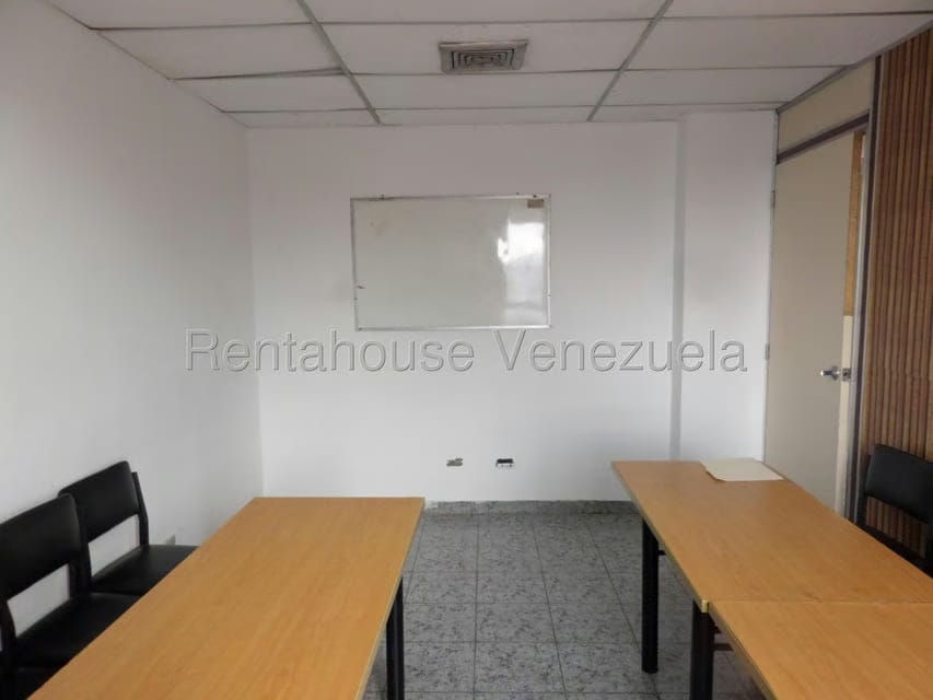 Comercial (Oficina) en Alquiler en Los Cortijos de Lourdes, Distrito Metropolitano - 4