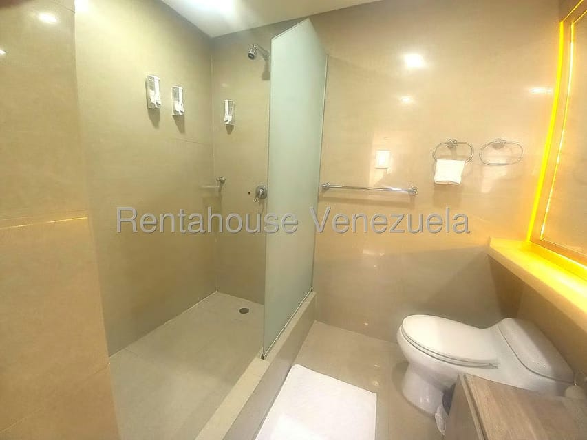 Apartamento (1 Nivel) en Alquiler en Chuao, Distrito Metropolitano - 11