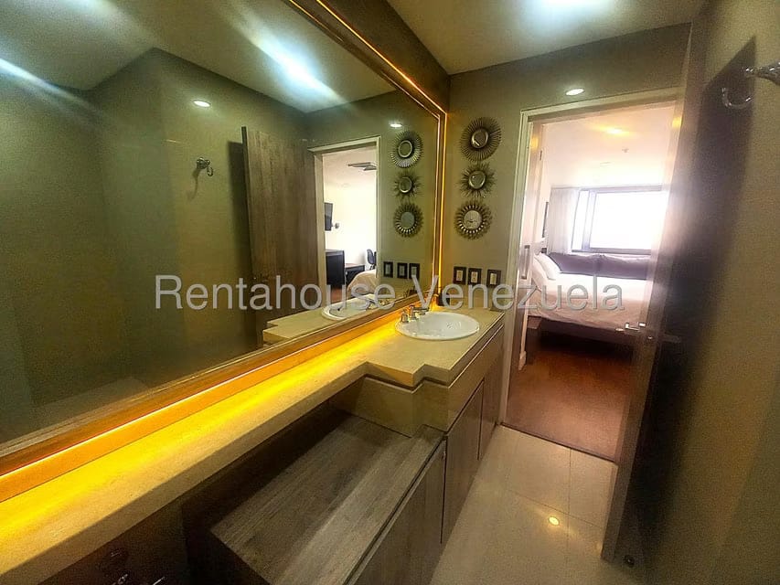 Apartamento (1 Nivel) en Alquiler en Chuao, Distrito Metropolitano - 12