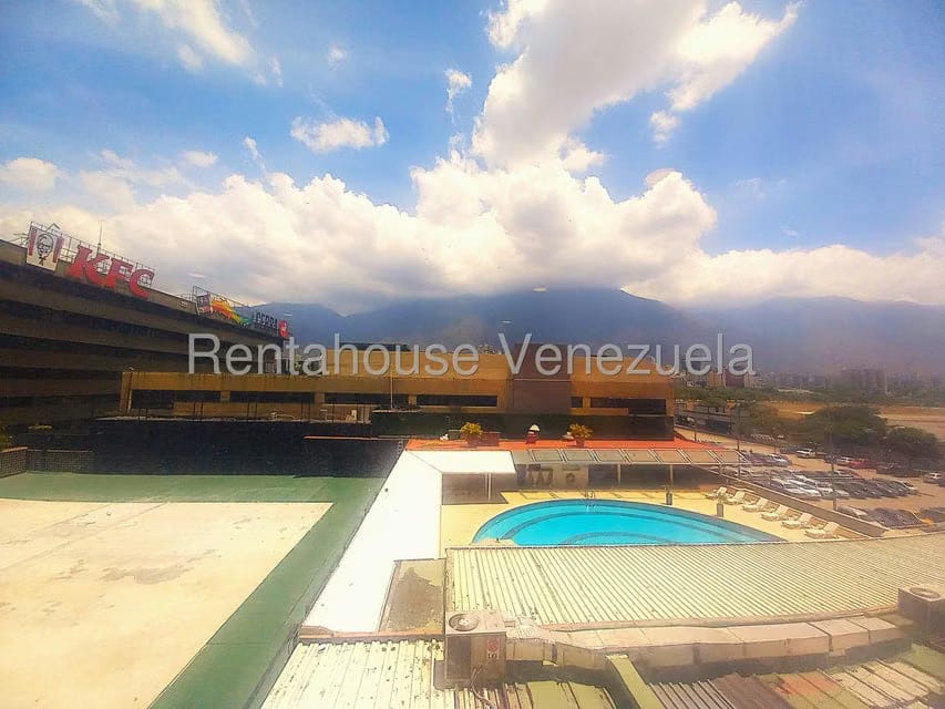 Apartamento (1 Nivel) en Alquiler en Chuao, Distrito Metropolitano - 13
