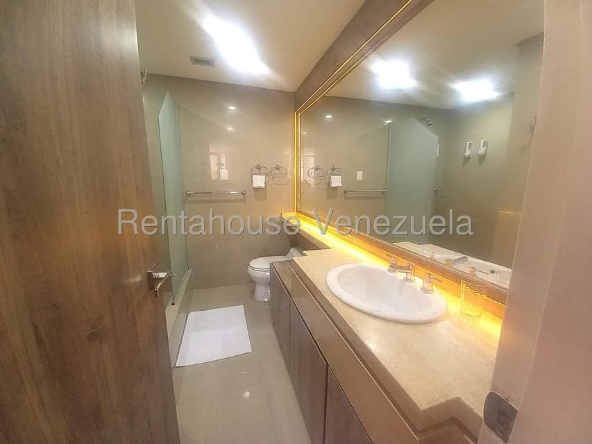 Apartamento (1 Nivel) en Alquiler en Chuao, Distrito Metropolitano - 10