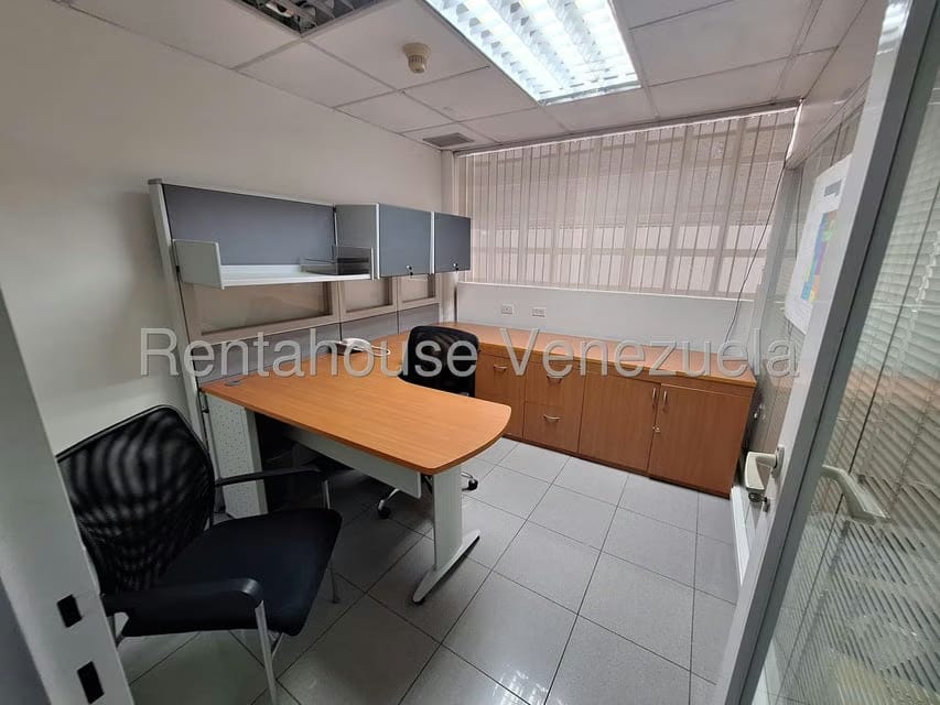 Comercial (Local Comercial) en Alquiler en Los Dos Caminos, Distrito Metropolitano - 15