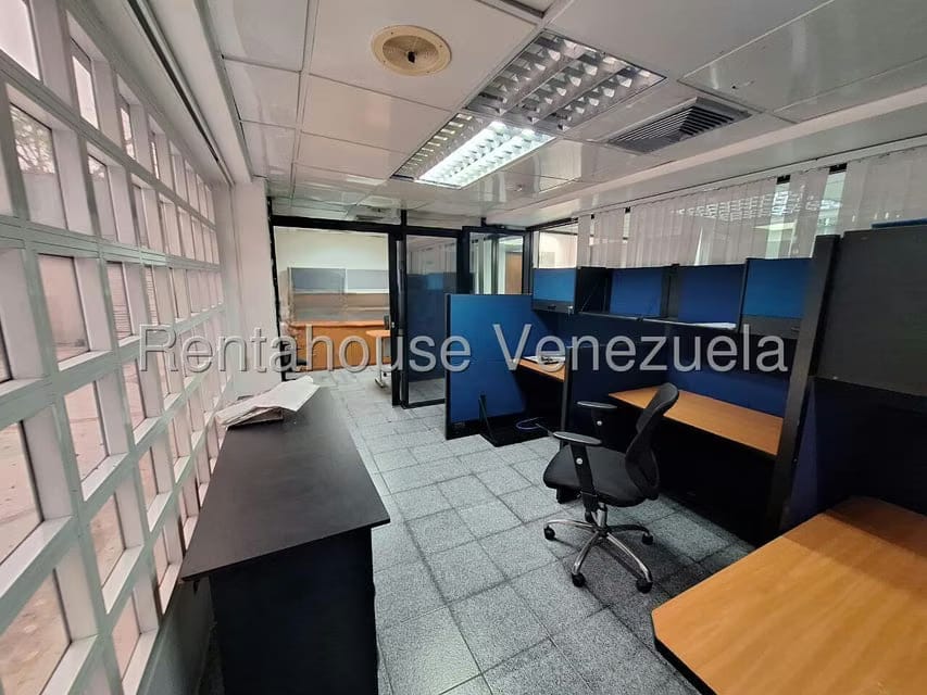 Comercial (Local Comercial) en Alquiler en Los Dos Caminos, Distrito Metropolitano - 7