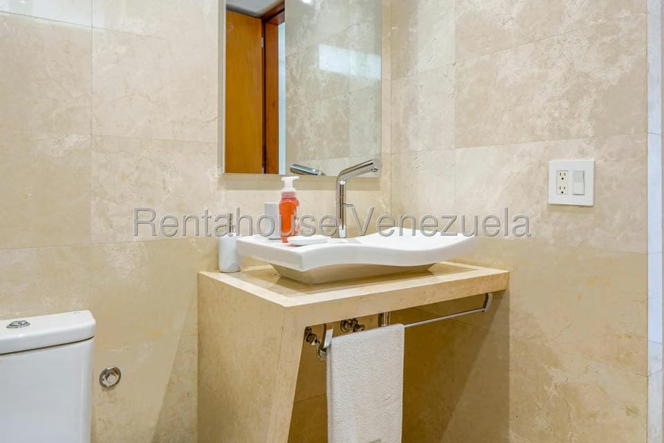 Apartamento (1 Nivel) en Venta en Campo Alegre, Distrito Metropolitano - 22